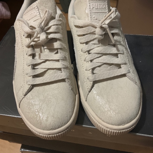 Puma - Picture 3 of 4